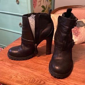 Great condition barely worn distressed leather boots